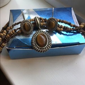 Necklace and earring set